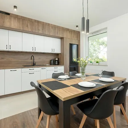 Apartment Duzy Z Parkingiem I Balkonem W Kolobrzegu By Renters *